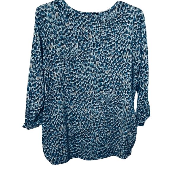 COCOMO WOMAN LONG ROLL TAB SLEEVE V-NECK TUNIC TOP, WOMENS, 3X, BLUE BLACK TAN - Picture 4 of 10